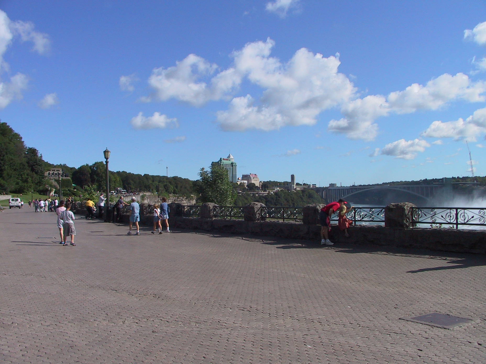 105-0581_STA.JPG
 ORG[1856 x 1392] NOW[ 464 x 348]
(�␳�O�{��28���{���␳������25���ŕ\����)