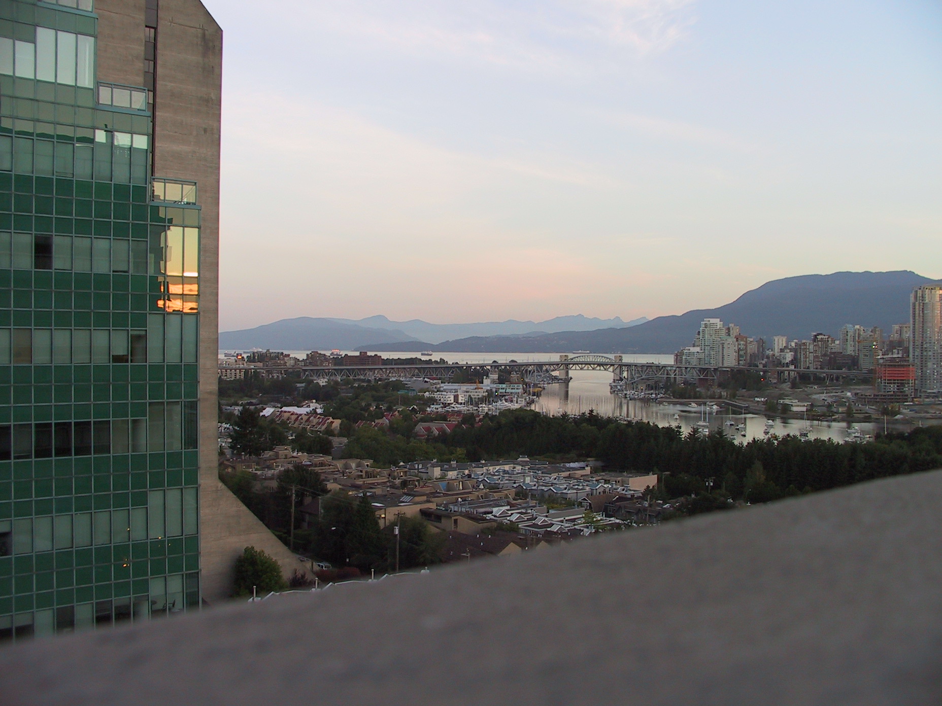 109-0917_STA.JPG
 ORG[1856 x 1392] NOW[ 464 x 348]
(�␳�O�{��28���{���␳������25���ŕ\����)